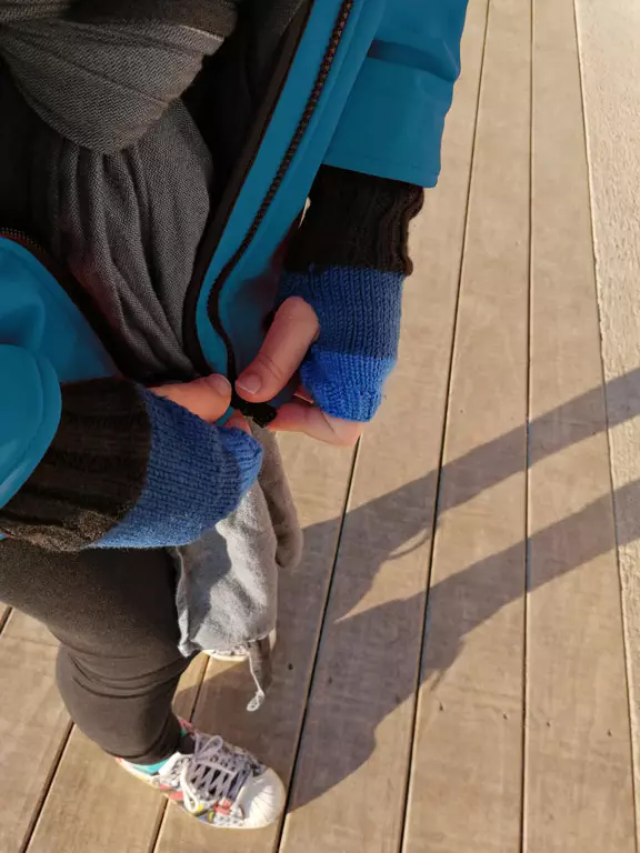 Selbstgestrickte Handschuhe Meeresboden